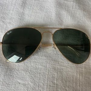 Classic Ray-Ban Aviator Sunglasses